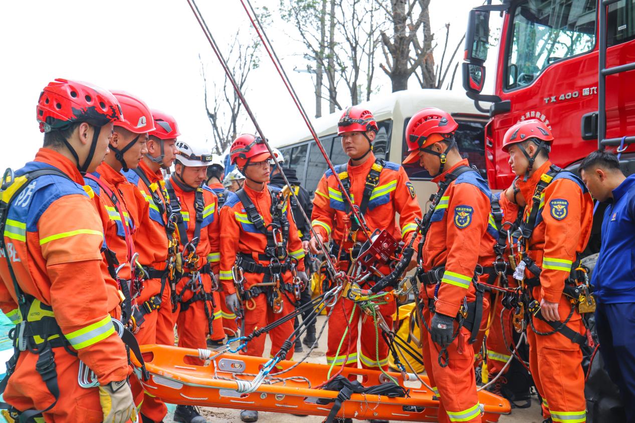 “劳模先锋·奋斗者说”系列访谈|刘学法：4000次逆行书写“火焰蓝”的忠诚答卷